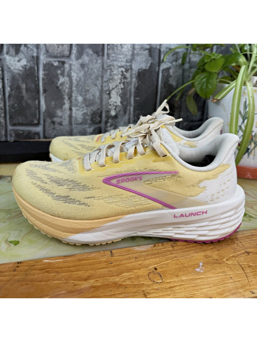 Brooks Launch Women’s Yellow/White/Pink Low Top Lace-Up Logo Rubber 1204391B843